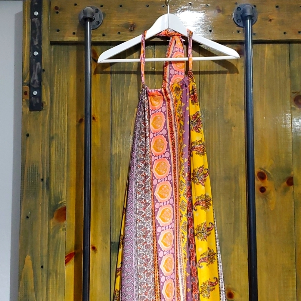 ELAN HALTER MAXI DRESS SIZE MEDIUM RESORT SILHOUETTE  GODDESS LAWN PAISLEY FLORA